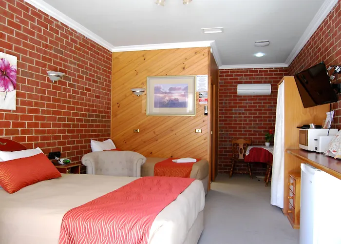 Elms Motor Inn