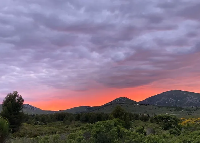 Les Volets Rouges - Hôtel Cassis - Situé dans le Parc National des Calanques