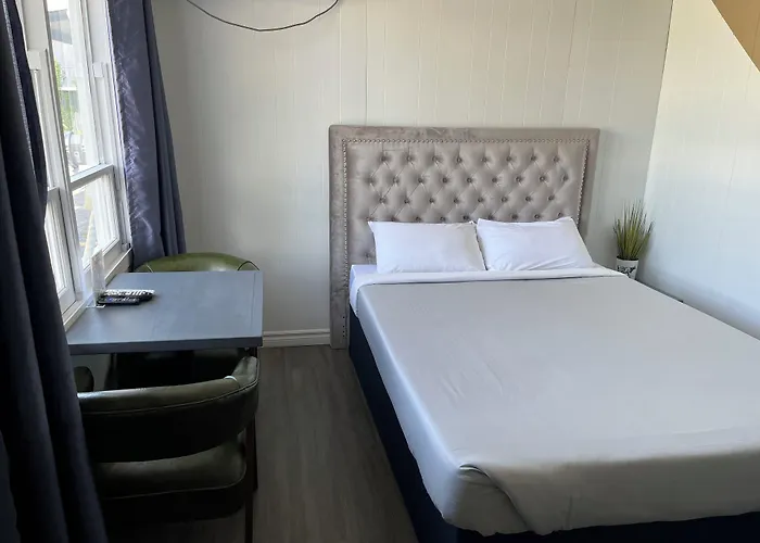 Stop 21 Motel