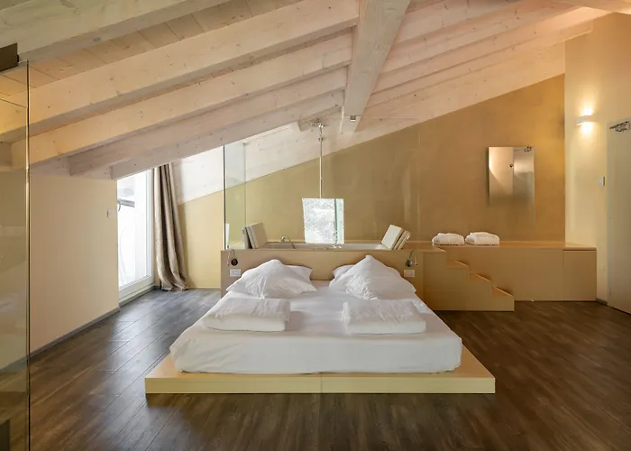 Hotel Baia Azzurra - Lake Front