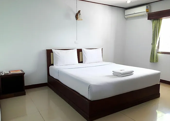 โรงแรมฟ้าพราวฝน Fah Proud Fon Hotel