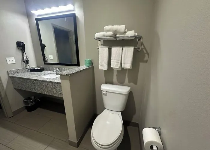 Catoosa Inn & Suites