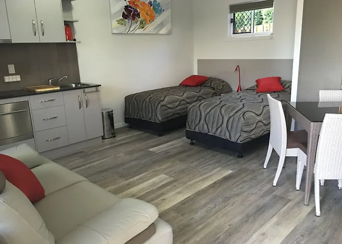 Athena Motel Apartments