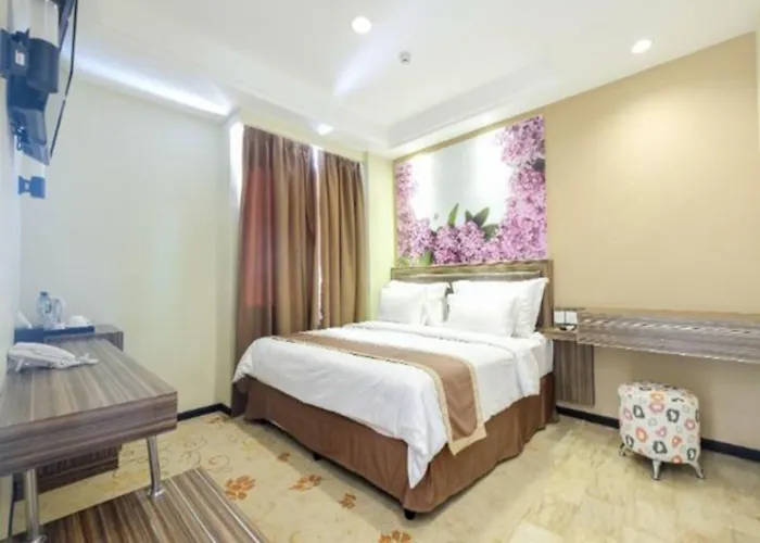 Travellers Hotel Phinisi