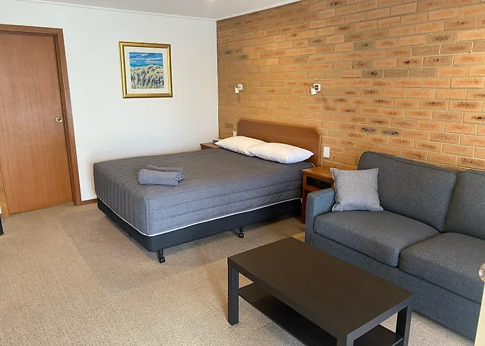 Quays Motel San Remo