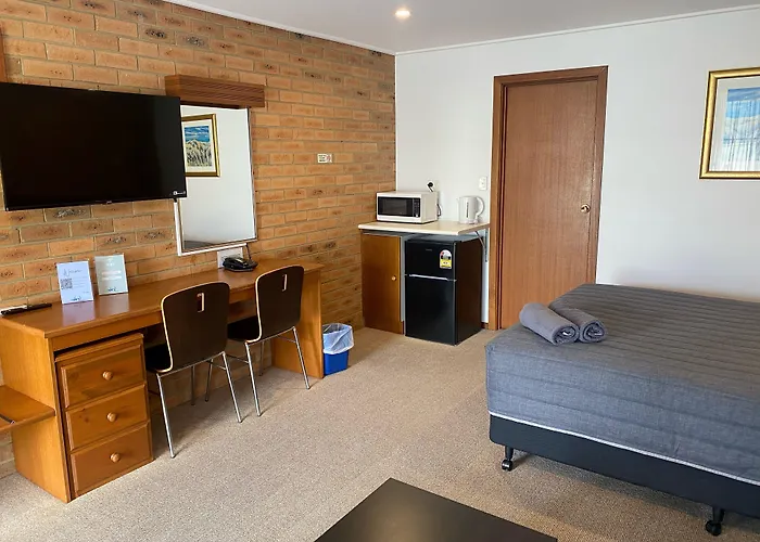 Quays Motel San Remo