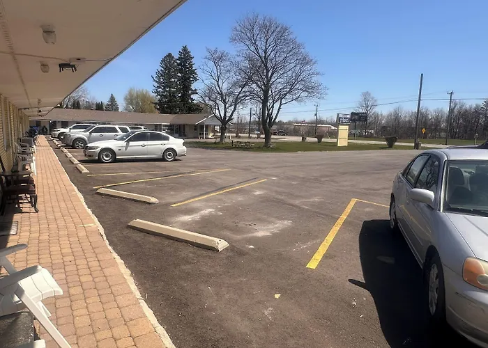 Colonial Motel