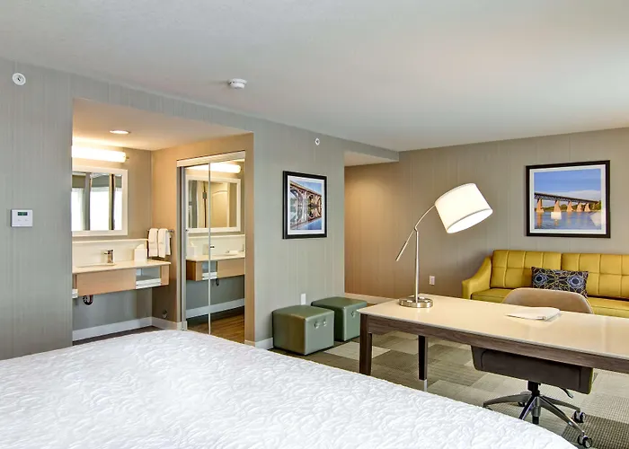 Hampton Inn & Suites By Hilton Saskatoon Airport