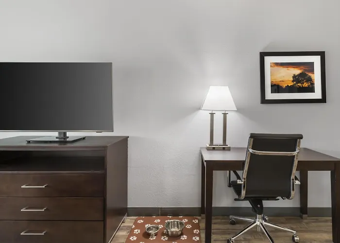 Best Western Plus Lake Jackson Inn & Suites