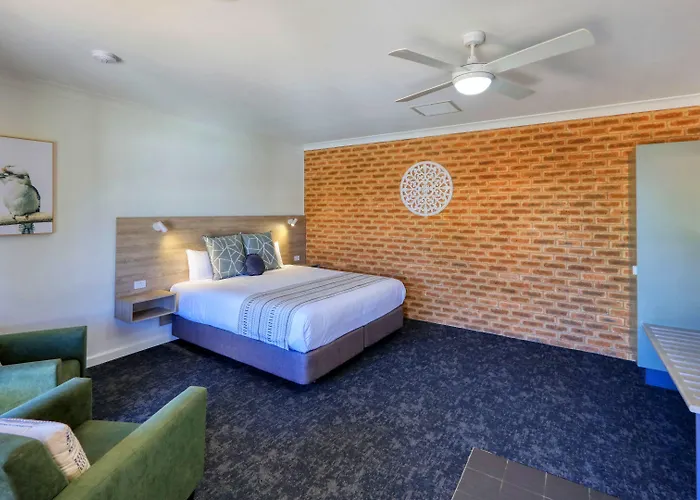 Hamilton Henry Parkes Motor Inn