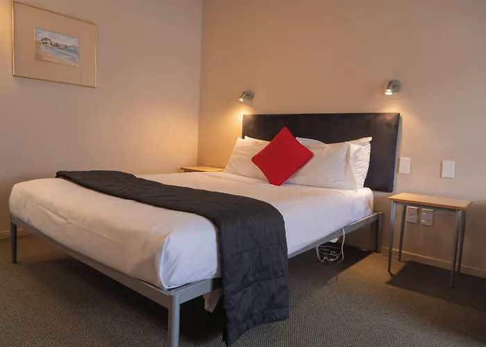 Victoria Court Motor Lodge - Spa & Free Parking