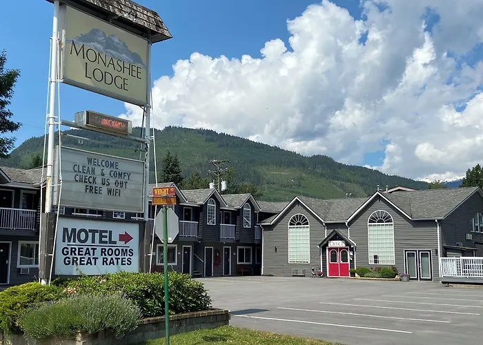 Monashee Lodge