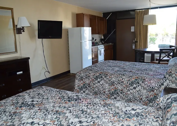 Tarpon Shores Inn