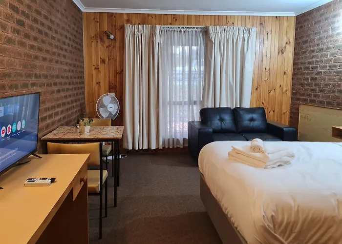 Country Roads Motor Inn