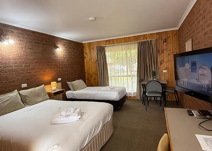 Country Roads Motor Inn