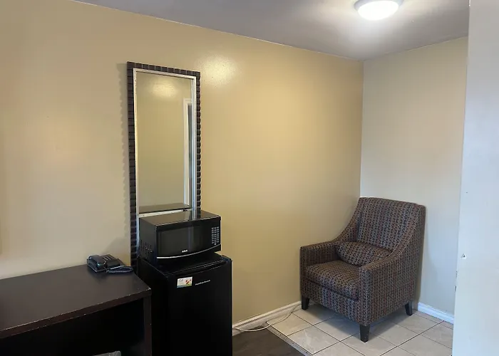 American Plaza Motel