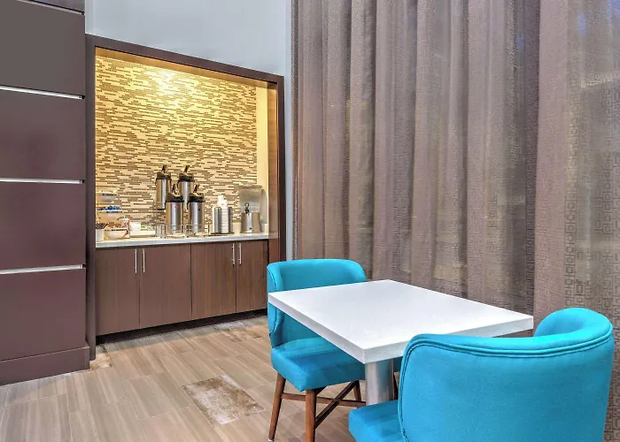 La Quinta By Wyndham Tyler - University Area