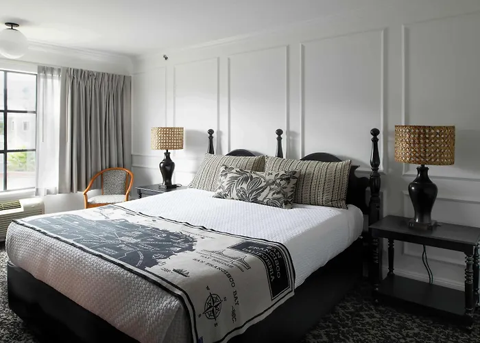 Cow Hollow Inn And Suites