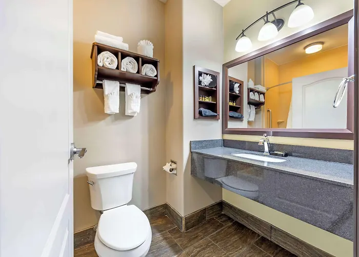 Best Western Plus Emerald Inn & Suites