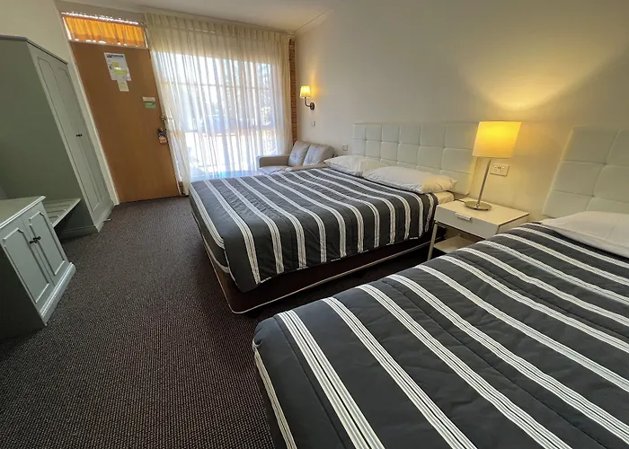 Summerhill Motor Inn (Adults Only)