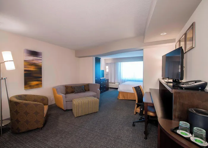 Courtyard By Marriott Columbus