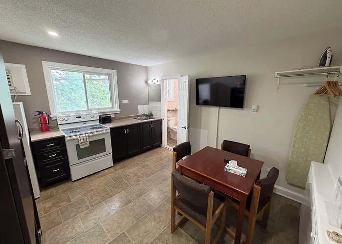 Perth Plaza Inn & Suites