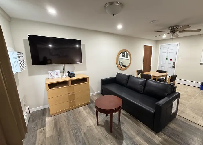 Perth Plaza Inn & Suites