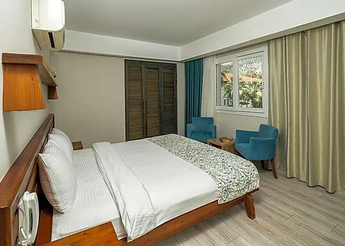 Dedeminn Marina Hotel