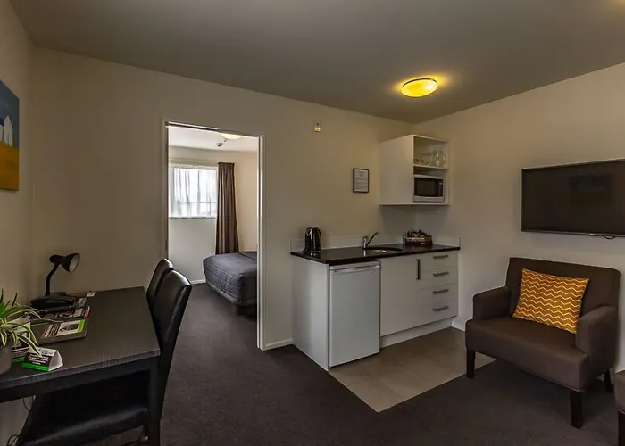 Airport Palms Motel