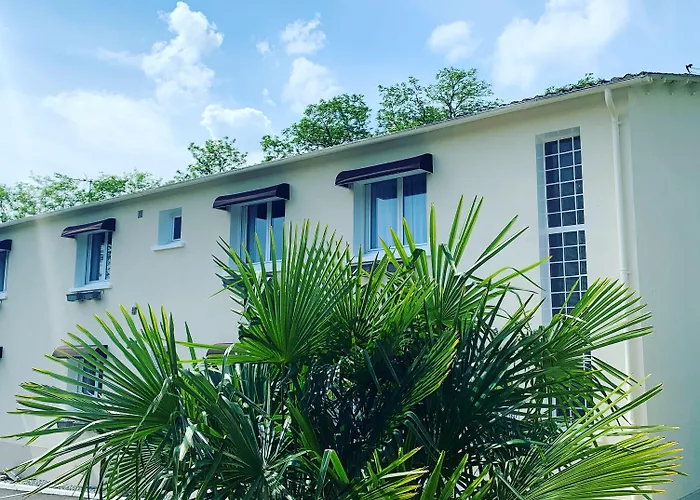 Logis Hotel Le Prieure
