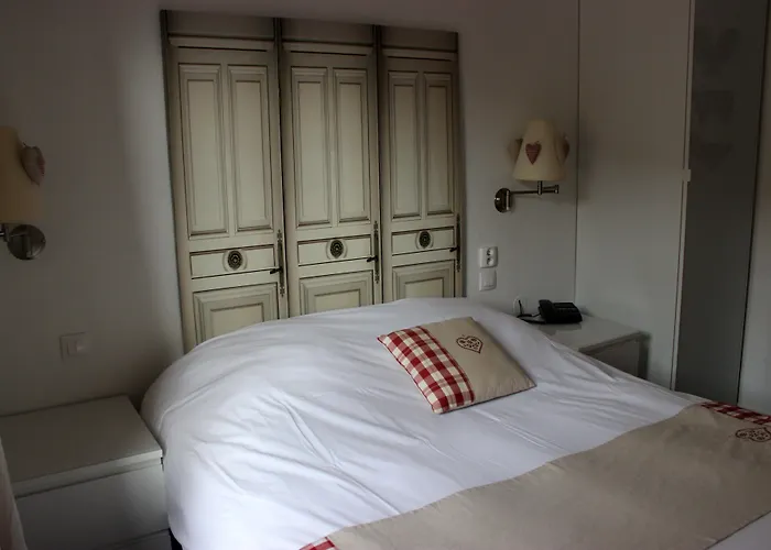 A La Maison Rouge Hotel & Restaurant
