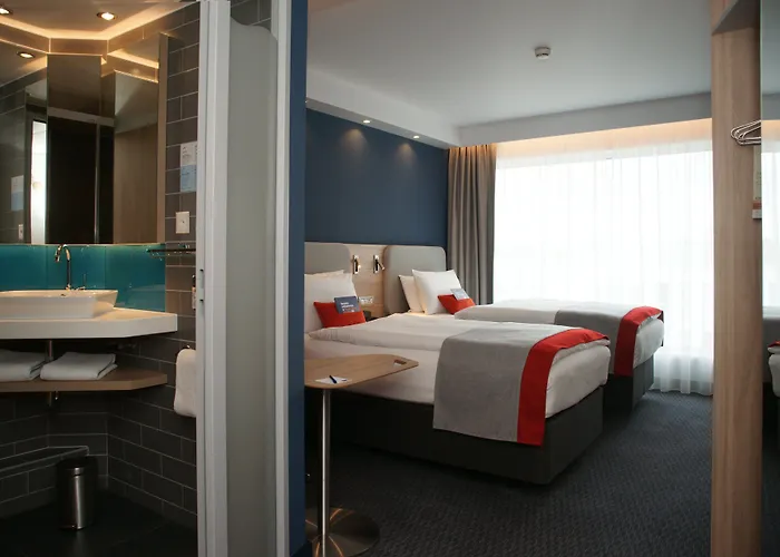 Holiday Inn Express Zürich Airport, an IHG Hotel