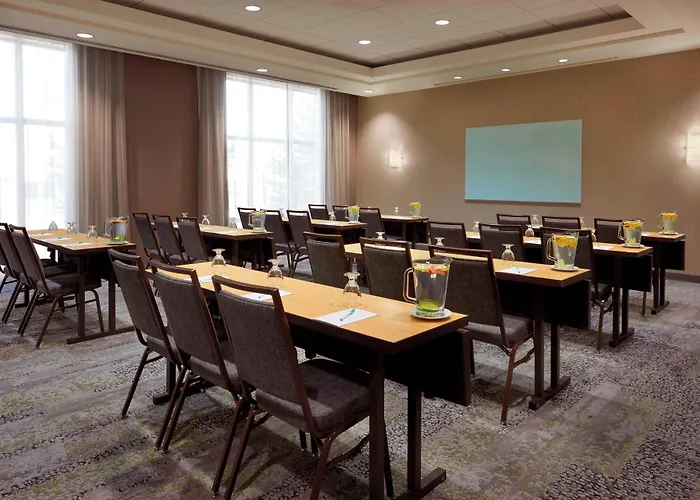 Courtyard By Marriott Kingston Highway 401