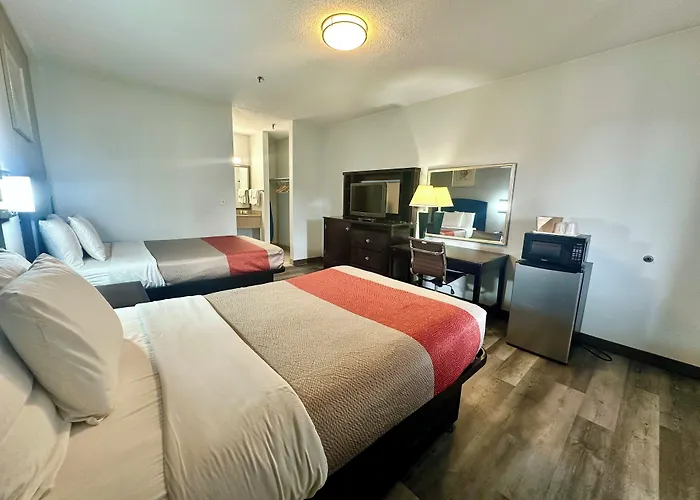 Red Carpet Inn Norwalk
