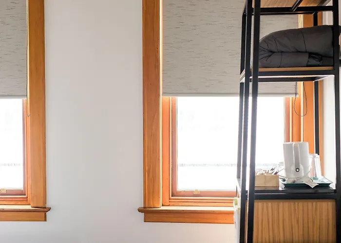 The Cambridge Hotel & Backpackers