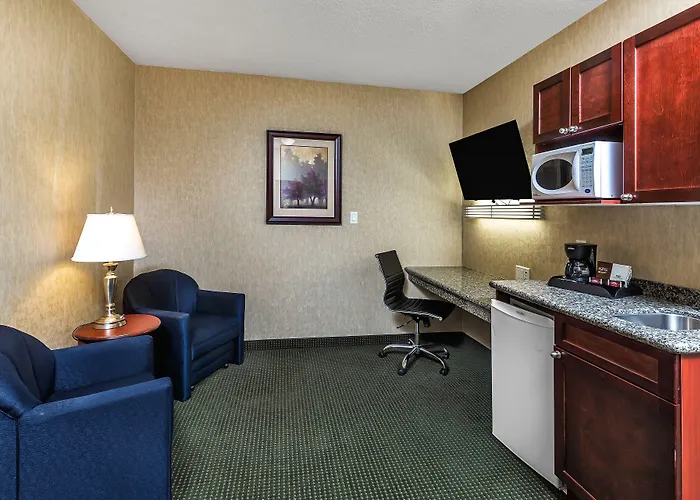 Redwood Inn & Suites