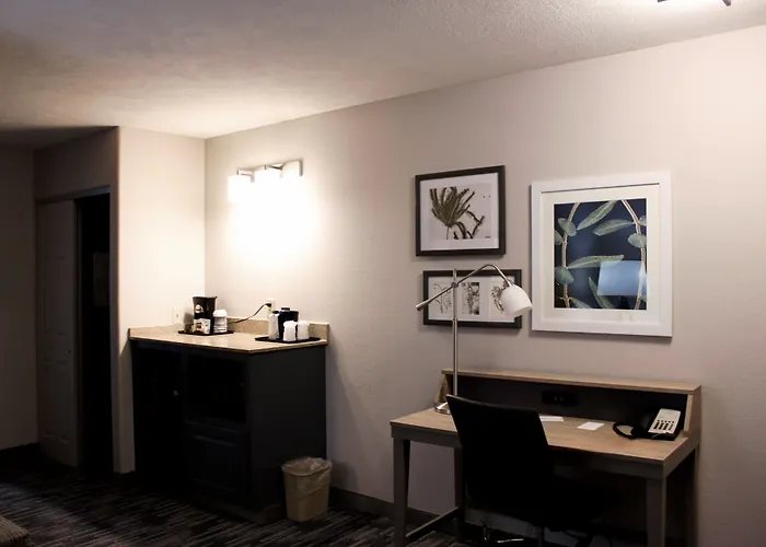 Country Inn & Suites By Radisson, Marion, Il