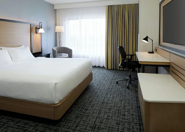 Fairfield Inn & Suites By Marriott Montreal Airport