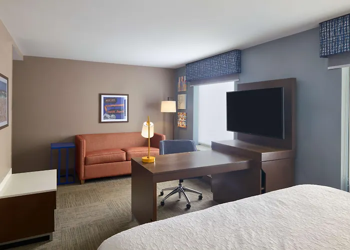 Hampton Inn & Suites Providence / Smithfield