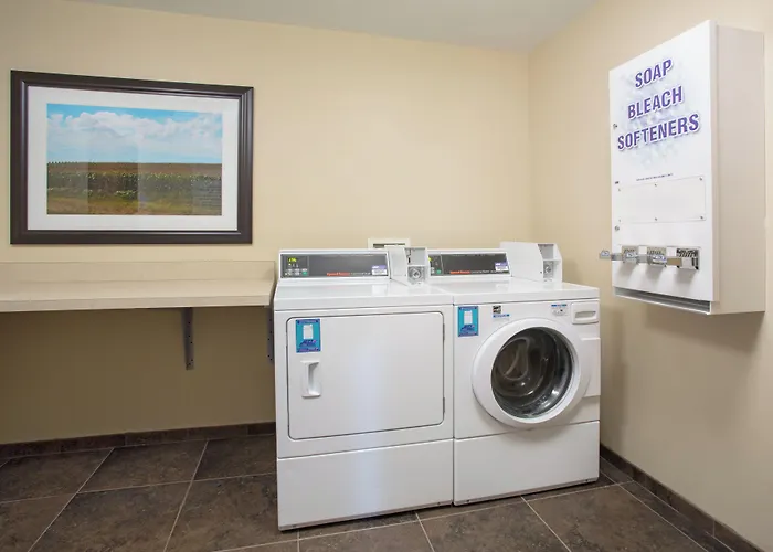 Holiday Inn Express Hotel & Suites Concordia Us 81 By Ihg