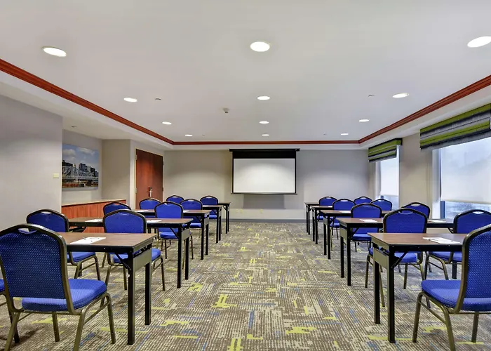 Hampton Inn&Suites Newark-Harrison-Riverwalk