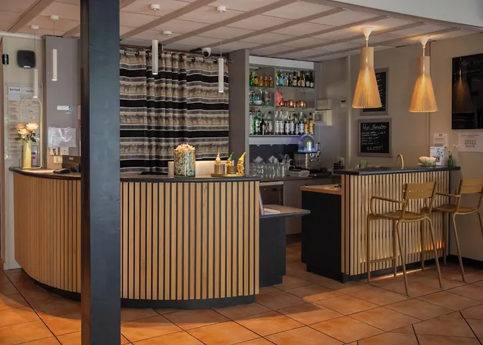Brit Hotel Confort Nimes Ouest - A9 Sortie 25