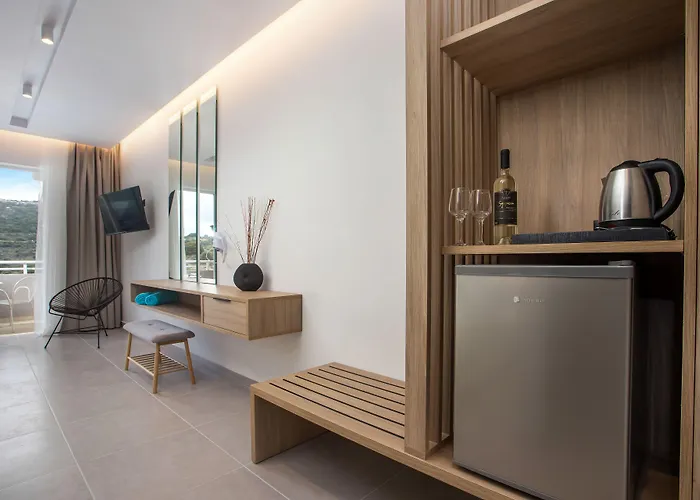 Zoes Hotel & Suites