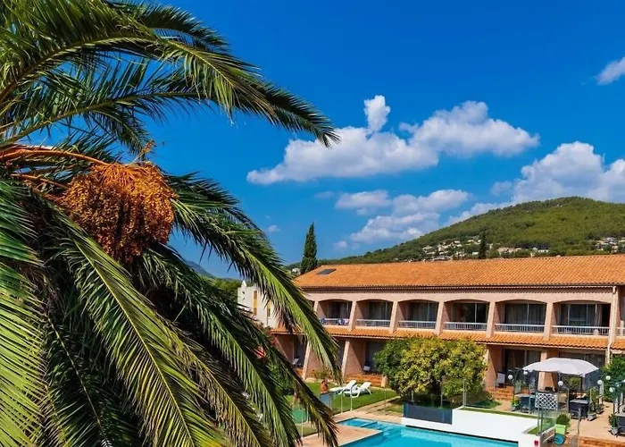 Noemys Toulon La Valette - Hotel Restaurant Avec Piscine