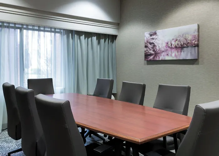 Courtyard By Marriott West Orange