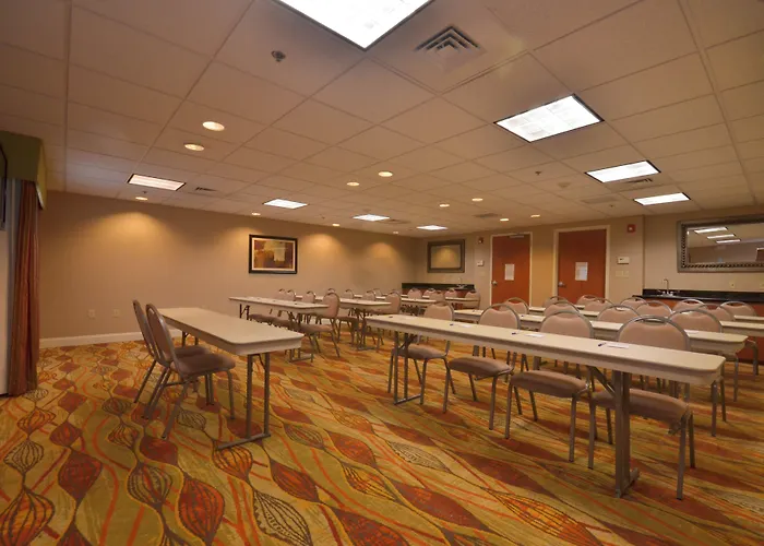 Holiday Inn Express & Suites Pine Bluff/Pines Mall By Ihg