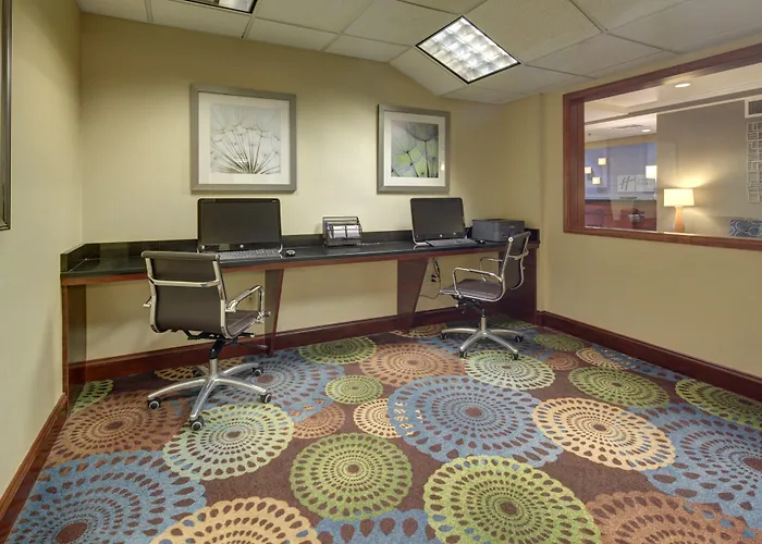 Holiday Inn Express Hotel & Suites Emporia By Ihg