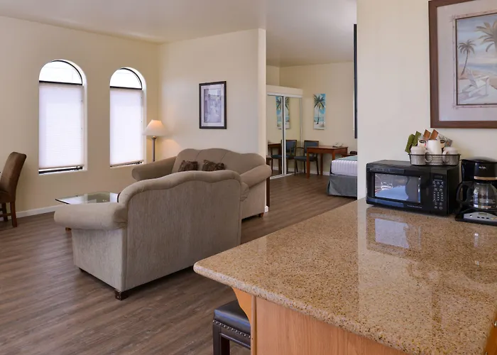 Edgewater Inn&Suites