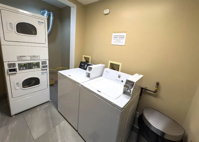 Super 8 By Wyndham Edmonton South