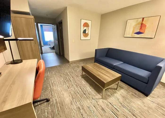 Holiday Inn Express & Suites Elyria By Ihg
